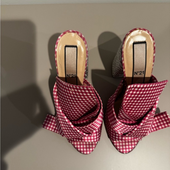 No. 21 Gingham Women's Heel - Picture 2 of 4